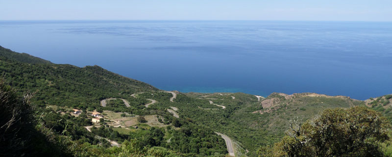 Overview of the houses and the sea