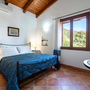 Alloggi: Appartamento Chessa, camera da letto con bagno
